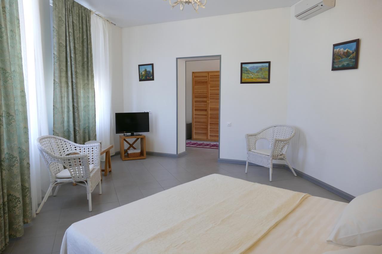 Hotel Heliopark Gora Bagrata Sochumi Exterior foto