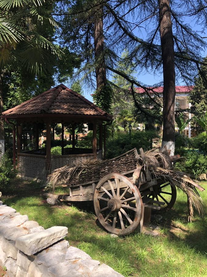 Hotel Heliopark Gora Bagrata Sochumi Exterior foto